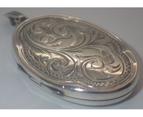 925 silver vintage 1976 fancy oval locket