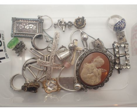 Box of silver and white metal jewellery