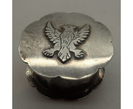Hallmarked silver raised box with eagle decoration, D: 6 cm