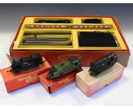 Triang Railways 00 gauge 'R1' Passenger Trainset, together with three locomotives comprising; Lima Models 'LNER 8920', Triang