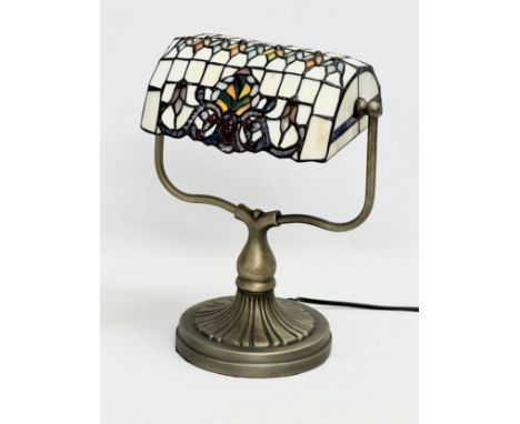 A Tiffany style desk lamp. 27x32cm