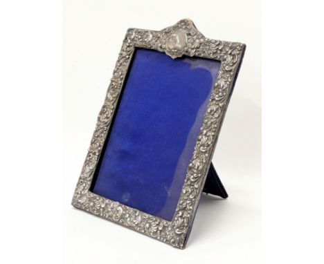 A large Early 20th Century silver frame. Birmingham. 20.5x28.5cm