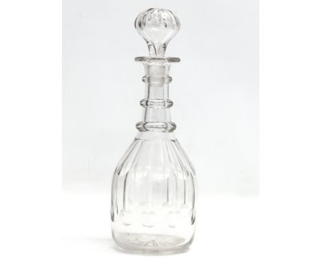 A large Early 19th Century William IV/Early Victorian 3 ring glass decanter. 31cm