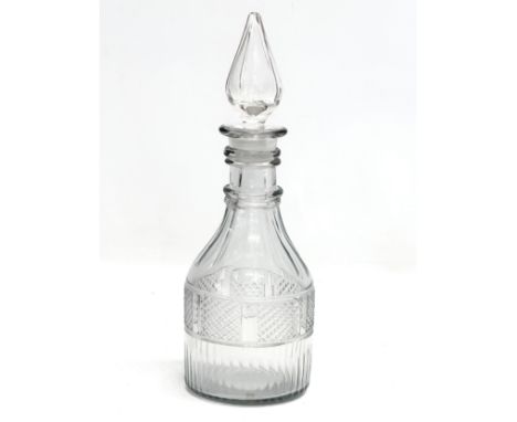An Early 19th Century Irish Georgian decanter. Circa 1820. 33cm