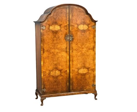 A good quality 1930’s burr walnut fitted wardrobe. 125x56x202cm. 2