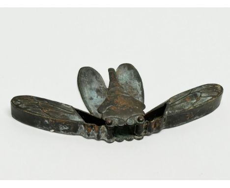 A Chinese Qing Dynasty “Cicada” snuff box. Qianlong Mark.