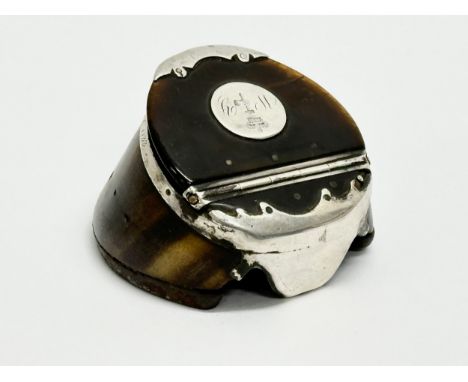 An Early 19th Century William IV period silver mounted hoof inkwell. Dated 1833. 6.5x6.5x5cm