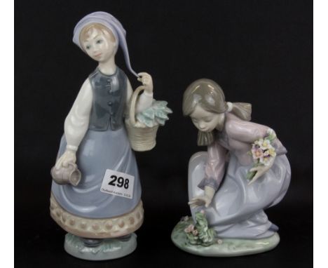 Two Lladro figures of girls, tallest H. 22cm.