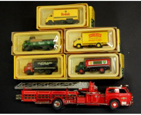 A large die cast model fire engine, L. 39cm with five Vanguards die cats vehicles.