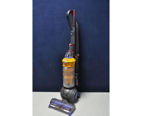 A DYSON LIGHT BALL a Dyson light ball multi floor with root cyclone technology (PAT pass and working)