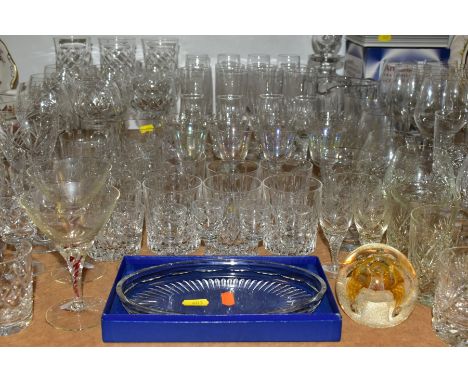 A QUANTITY OF CUT CRYSTAL AND OTHER GLASSWARES, to include a boxed Dublin Crystal oval dish, a Caithness Congratulations pape