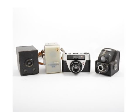 Collection of vintage cameras, including Brownies and Brownie Juniors, Igfa Isolata I, etc.