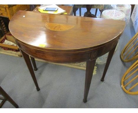 An early 19th century mahogany foldover card table having a green baize, applied mouldings and tapered, square legs, 29" h x 