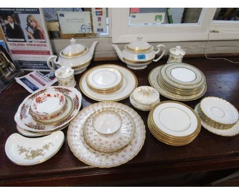 A quantity of English porcelain table wares to include Minton, Spode, Crown Staffordshire and other makes 