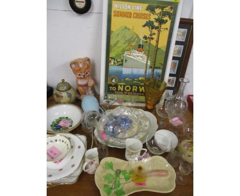 A mixed lot to include framed cigarette cards, reproduction poster, Art Deco glass vase, vintage lamp and other items 