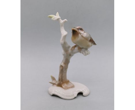 PORZELLANFIGUR: "Junger Vogel, auf einem Ast sitzend", Porzellan, Manufaktur Hutschenreuther, Selb, Marke seit 1969. Entwurf 