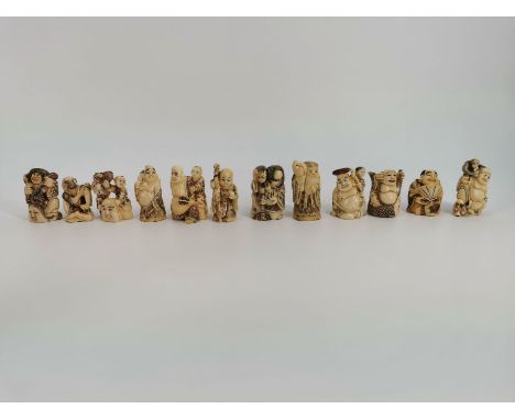 12 NETSUKE, Asien / Japan, 20. Jh., Resin, partiell farbig akzentuiert, alle Figuren seitlich oder unter dem Stand signiert. 