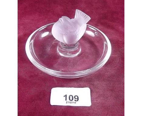 A Lalique glass trinket dish with wren to centre - 9.5cm diameter 