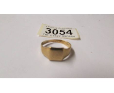 A 9ct gold signet ring, size X, 4 grams.