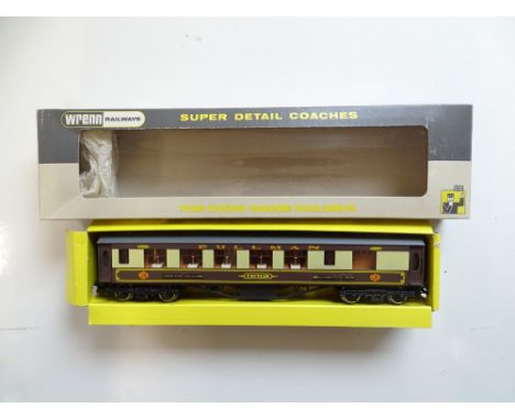 A WRENN W6012A 1st Class Pullman Car - with Golden Arrow logos 'Cecelia' with white tables - VG in G/VG box