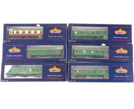 A group of BACHMANN BR Mark 1 passenger coaches in Southern Region green and crimson/cream liveries - G/VG in G/VG boxes (6)