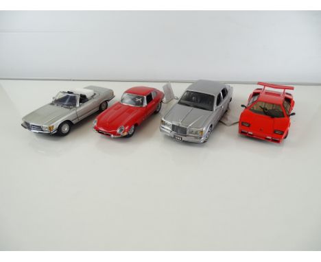 A group of diecast cars in 1:24 Scale by FRANKLIN MINT: comprising a Mercedes Benz 450 SL, a 1961 E-Type Jaguar Coupé, a 1985