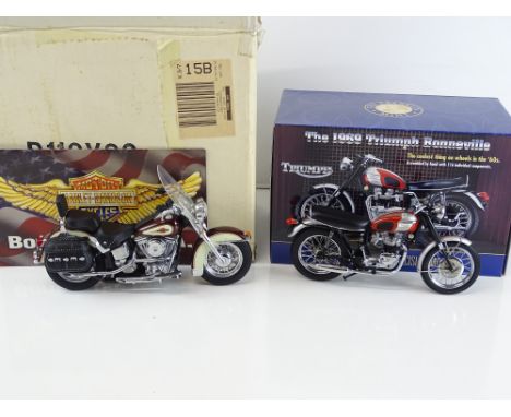 A pair of 1:10 Scale motorbikes by FRANKLIN MINT comprising a 1969 Triumph Bonneville and a Harley Davidson - G/VG in F/G box