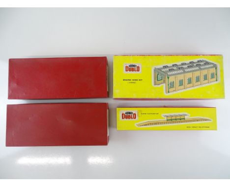 A group of HORNBY DUBLO plastic building and accessory kits comprising 5005 Engine Shed kit, 2 x 5020 Goods Depot and a 5030 