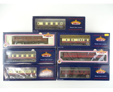 A mixed group of BACHMANN Mark 1 and other coaches in various liveries - G/VG in G boxes (7)