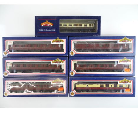 A mixed group of passenger coaches by BACHMANN in various BR liveries - G/VG in G boxes (7)