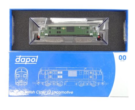 A DAPOL 4D-012-007 Class 22 diesel locomotive in BR green livery - VG/E in VG box