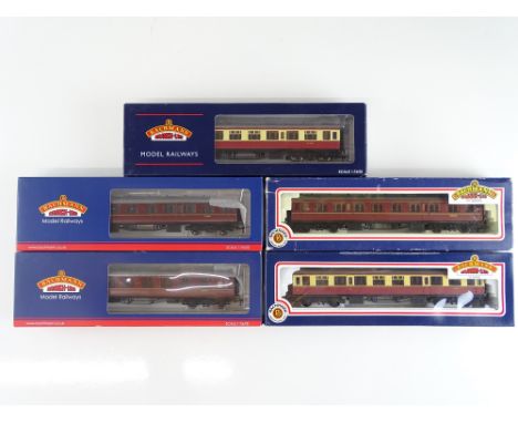 A group of BACHMANN Collett passenger coaches in BR maroon and crimson/cream liveries - G/VG in F/VG boxes (5)