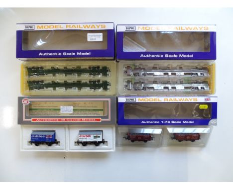 A pair of DAPOL FEA spine wagon packs together with a pair of limited edition twin wagon packs - VG in G/VG boxes (4)