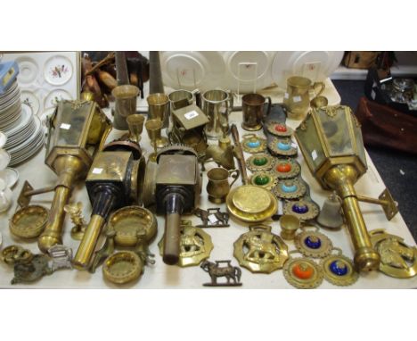 Metalware - a pair of brass 'The House Co Lamps' coach lamps; a pair of brass wall mounted lanterns; 2 large horse brasses de