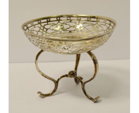 An Edwardian silver sweet meat basket, raised on a tripod base, pierced decoration, paw feet dated 1909 