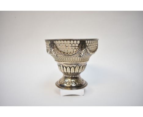 An Edward Aldridge II silver pierced sweetmeat bowl/dish with opaque glass liner.  The body decorated with swags and leaves, 