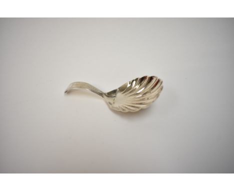 A late 18th Century silver caddy spoon with scallop shell shaped bowl (a/f).  10g