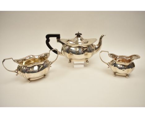 Charles Boyton &amp; Son Ltd, silver teapot, milk jug and sugar bowl, treen handle and knop, London 1905, 1414g