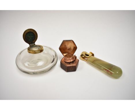 A polished stone handled cigar cutter by Colibri, glass and brass desk inkwell and a travelling inkwell (3)