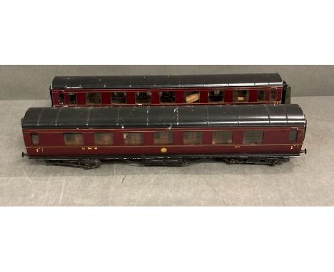 A pair of vintage model railway carriages 