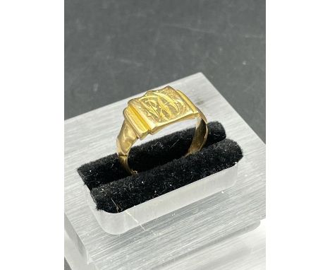 An 18ct gold signet ring (Approximate weight 3.3g)