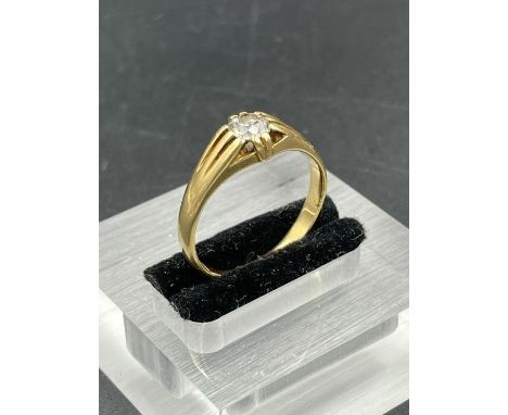 An 18ct gold diamond ring (Approximate Total weight 5.5g)