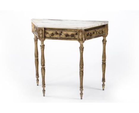 Console à trois pans en bois sculpté recouverte de stuc doré, bandeau à décor de guirlandes de roses, quatre pieds fuselés à 