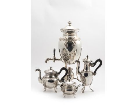 Service à café et à thé en argent français de la fin du XVIIIe, de style Empire, à décor de palmettes et têtes de chameau, pr
