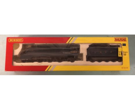 Class A4 Hornby OO gauge LNER Falcon steam locomotive R2779 in original box