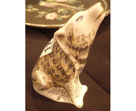 Crown Derby wolf with gold button L: 14 cm