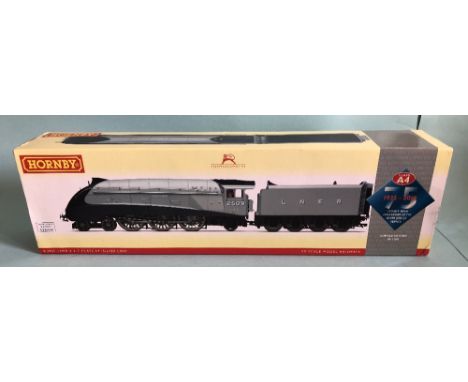 Hornby OO gauge silver link Class A4 LNER steam locomotive in box