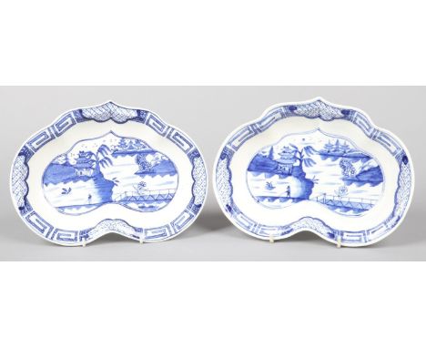 A pair of Caughley heart shaped dessert dishes. Painted in underglaze blue with the Weir pattern under a fret and cell border