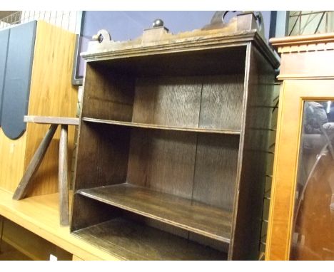 SMALL OAK SHELF UNIT APPROX 22" X 24"