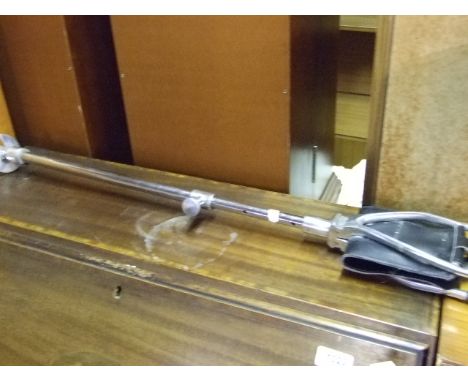 SHOOTING STICK